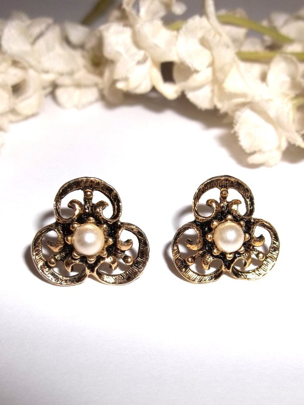 Earrings Post Gold Tone White Faux Pearl w/ Black Costume Jewelry Set Pair D874